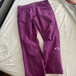 Oakley women’s snowboard pants Medium loose fit